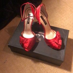 Nina size 9 red heels